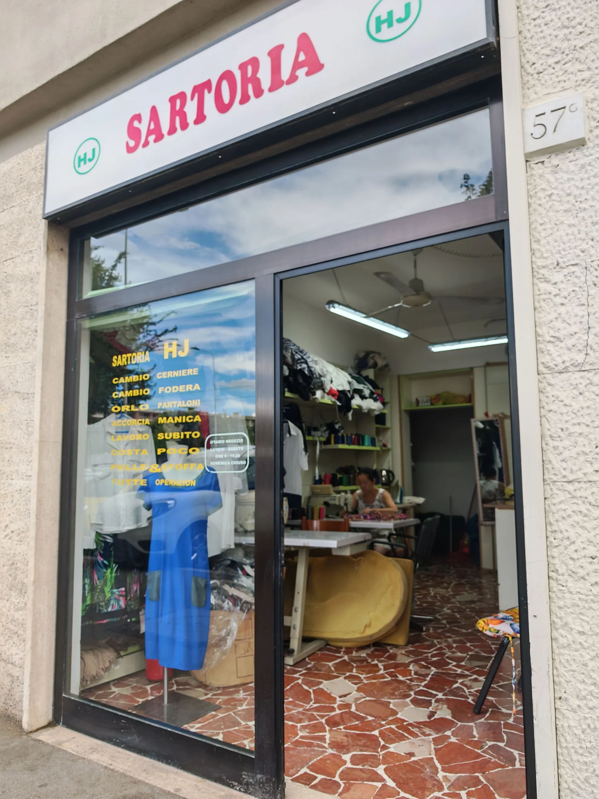 sartoria zj fronte negozio laterale