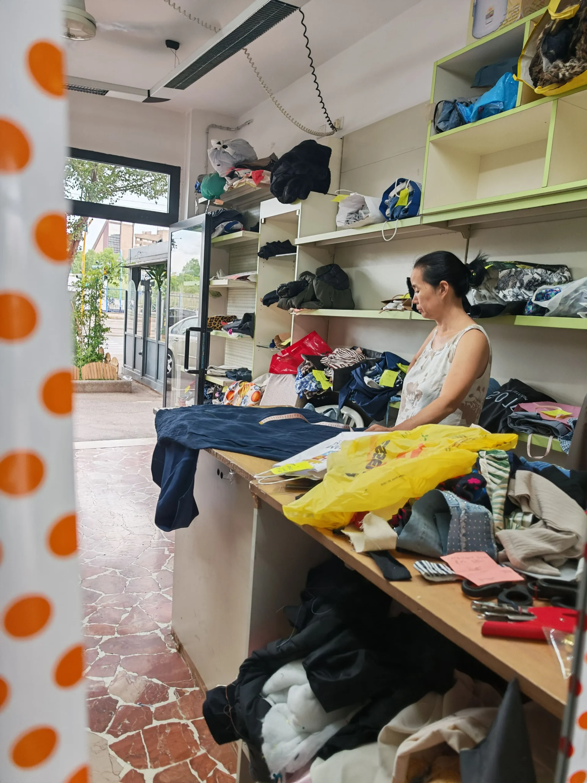 sartoria zj negozio interno