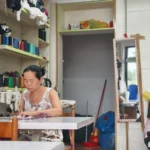 sartoria zj zhou wenzhen durante il lavoro